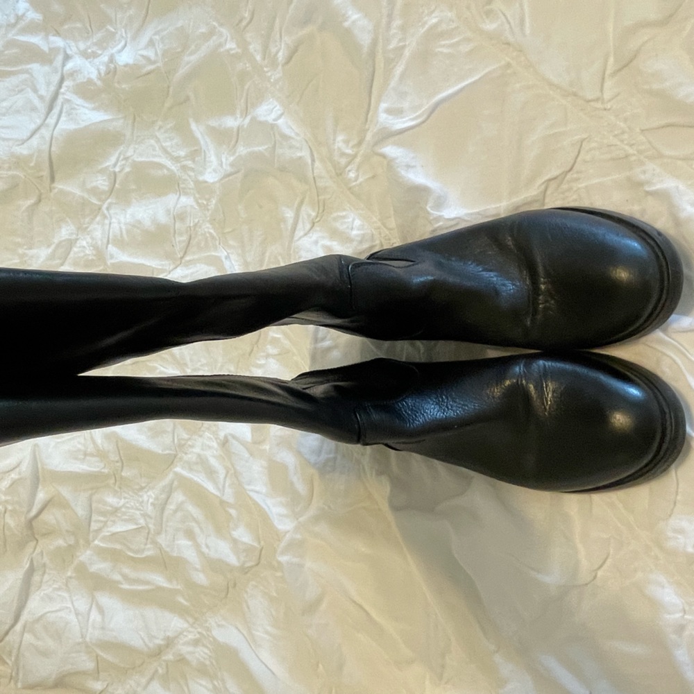 Arturo Chiang black leather boots